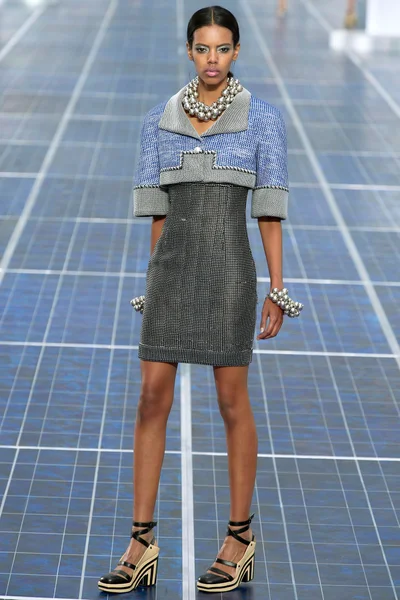 Look 19